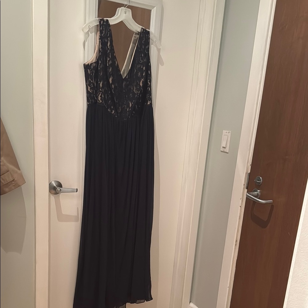 Elegant Navy Blue Lace Evening Gown